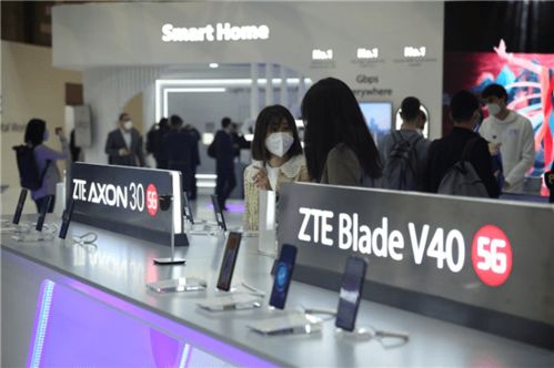 MWC 2022 中国科技企业引领创新，绿厂闪充技术与教育科技服务双星闪耀