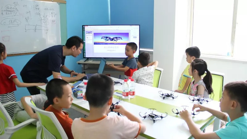 【活动回顾】无人机与机器人体验 用科技点亮未来工程师梦想